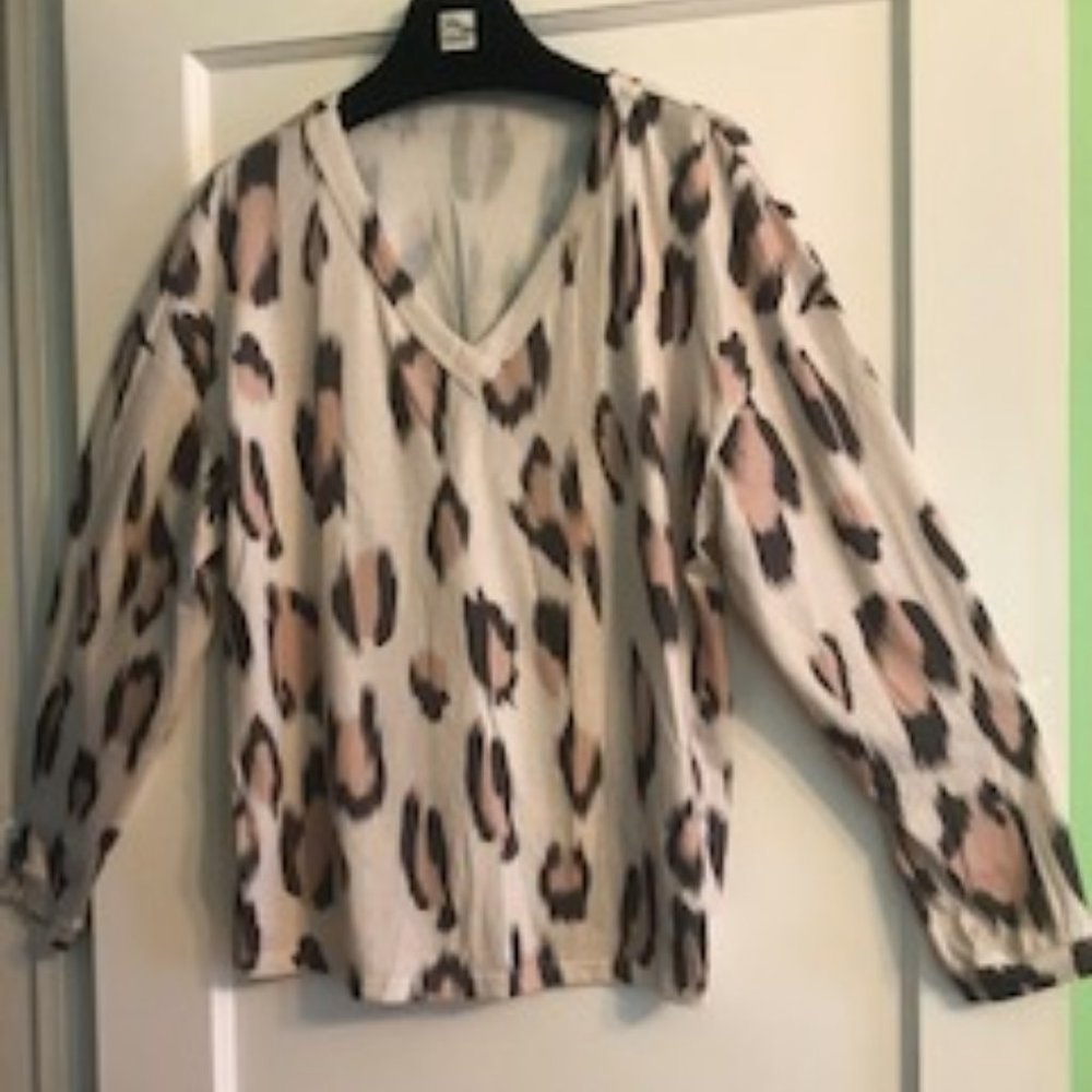 Animal print neck long sleeve t-shirt